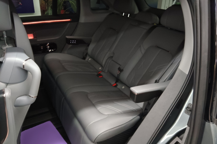 极氪MIX 2025款 长续航智驾版中控内饰21