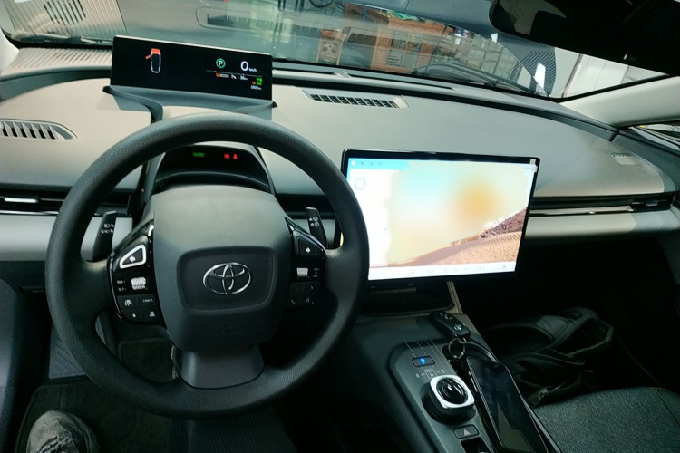 丰田bZ5 2025款 550 JOY中控内饰7002