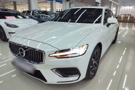 沃尔沃S60 2022款 B4 智逸豪华版