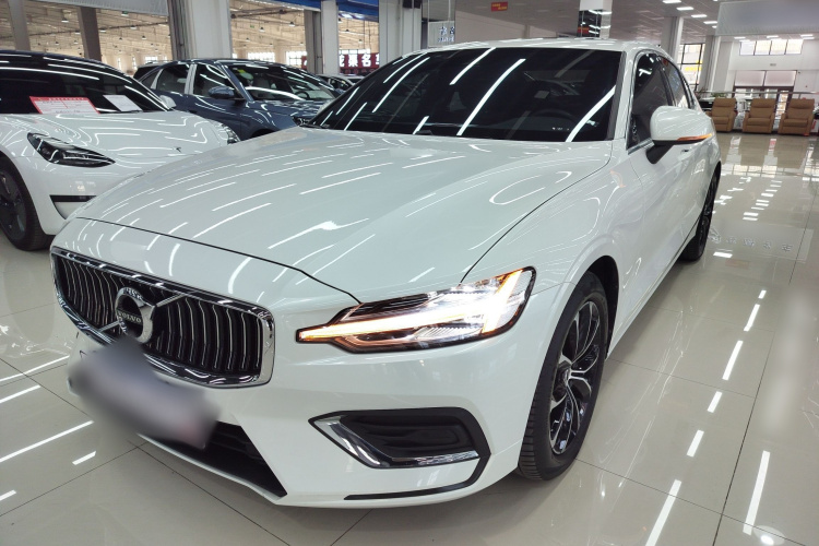 沃尔沃S60 2022款 B4 智逸豪华版车身外观1