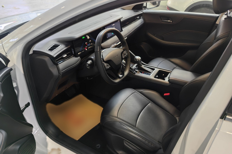 荣威i5 2023款 1.5L CVT尊荣版中控内饰7003