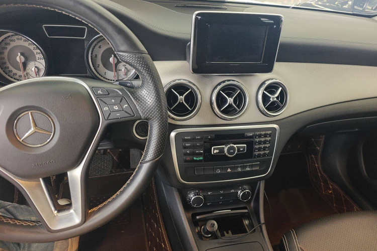 奔驰GLA 2015款 GLA 200 时尚型中控内饰7002