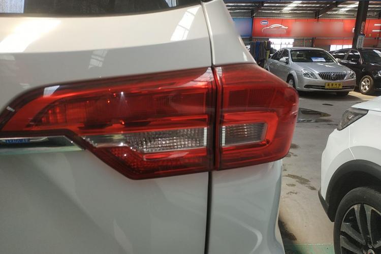 哈弗M6 2018款 改款 1.5T DCT两驱精英型车身外观9