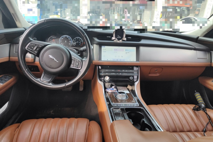 捷豹XF 2016款 XF 2.0T 两驱奢华版中控内饰12