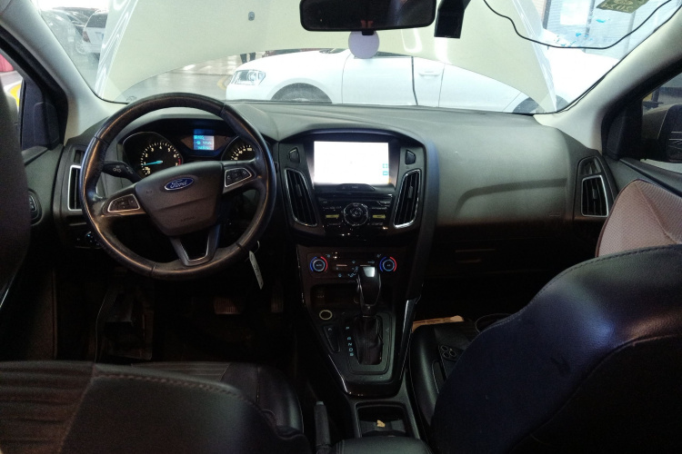 福特 福克斯 2015款 三厢 EcoBoost 125 自动超能风尚型中控内饰12