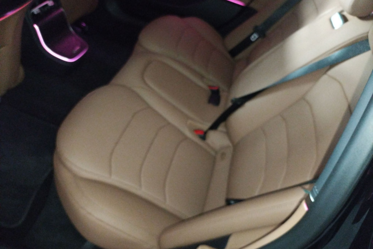 奔驰E级新能源 2024款 E 350 e L 插电式混合动力运动轿车中控内饰21