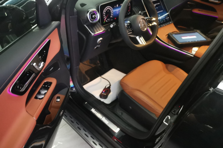 奔驰GLC 2024款 改款 GLC 300 L 4MATIC 动感型 5座中控内饰20