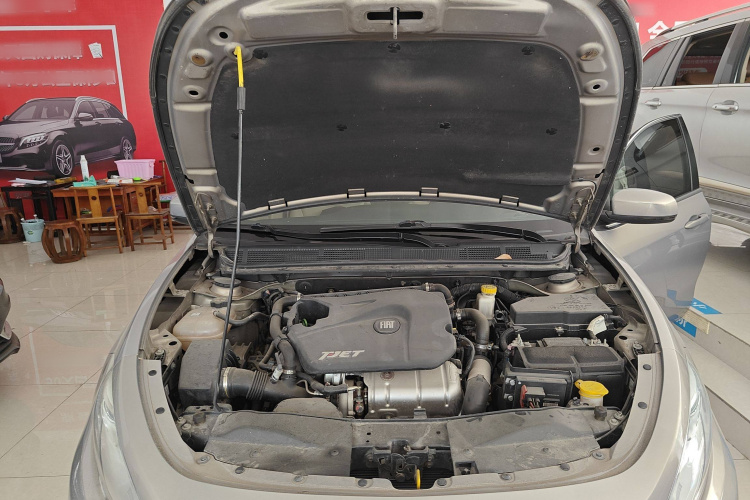 菲亚特 菲翔 2012款 1.4T 自动劲享版机舱底盘24