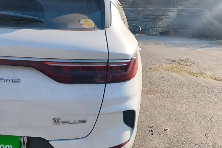 比亚迪 宋PLUS新能源 2021款 EV 尊贵型车身外观9