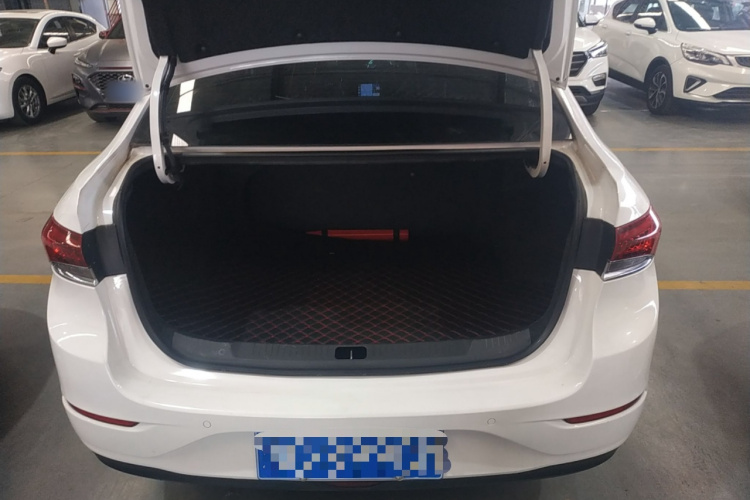 别克 英朗 2021款 1.3T 自动轻混动精英型机舱底盘23