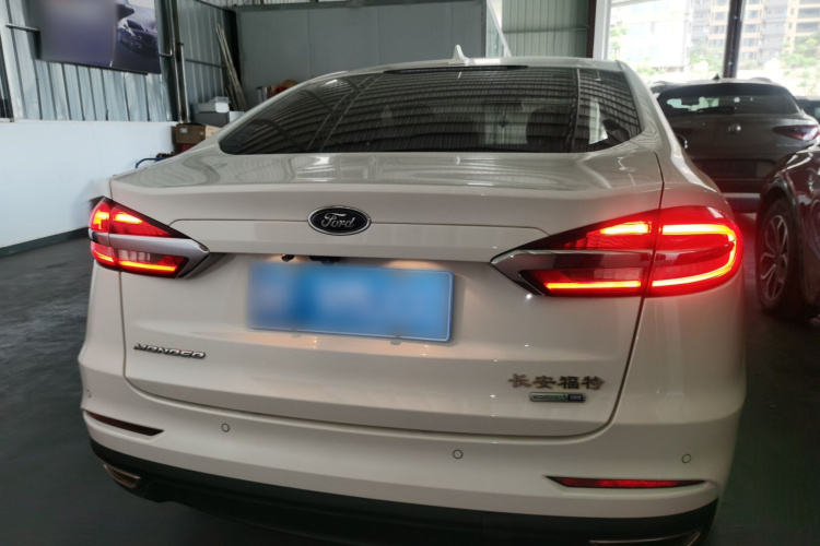 福特 蒙迪欧 2020款 EcoBoost 180 时尚型车身外观6