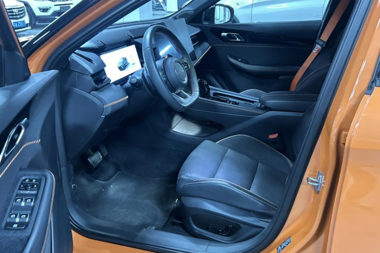 领克03 2025款 1.5TD DCT冠军版Pro中控内饰7003