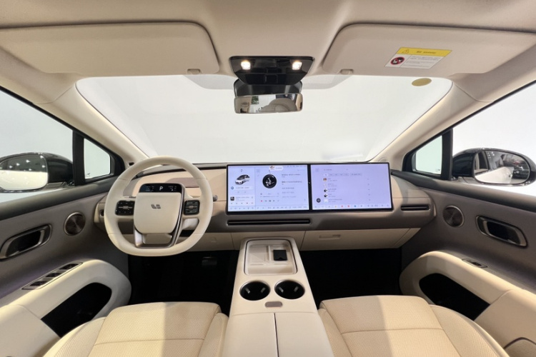 理想汽车 理想i8 2025款 标准版中控内饰7002