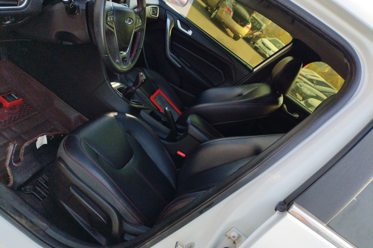 奇瑞 艾瑞泽5 2017款 1.5L 手动豪华版中控内饰19