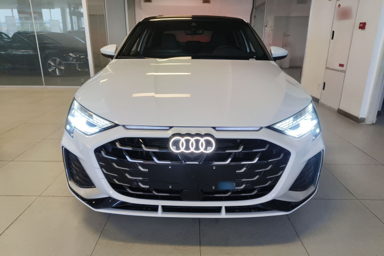 奥迪A3 2025款 A3L Limousine 35TFSI 飞驰尊享型 +豪华臻选包车身外观2