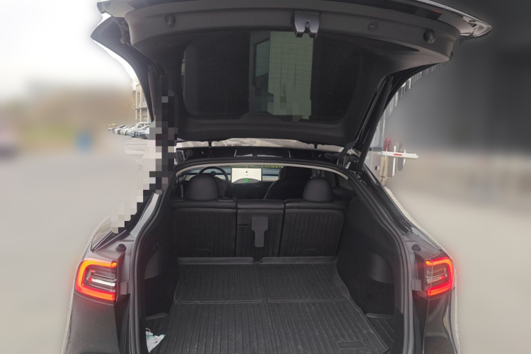 特斯拉 Model Y 2022款 Performance高性能全轮驱动版中控内饰23