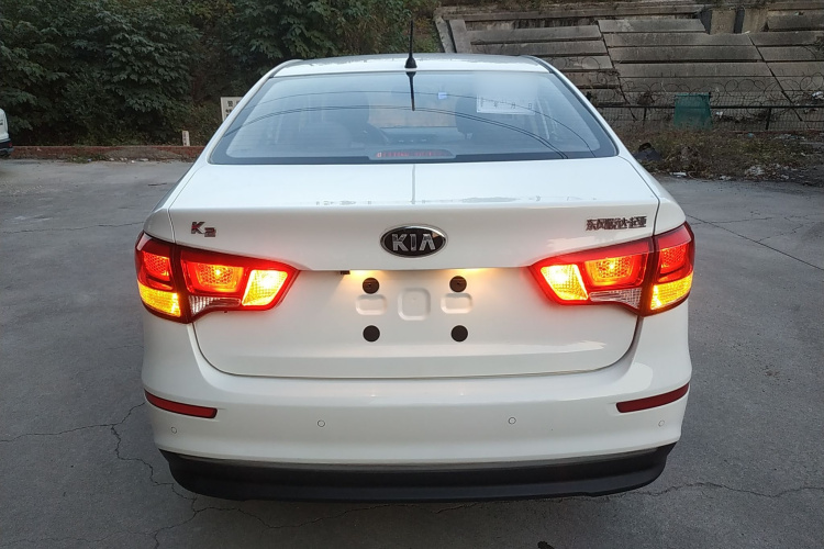 起亚K2 2015款 三厢 1.4L AT GLS车身外观6004