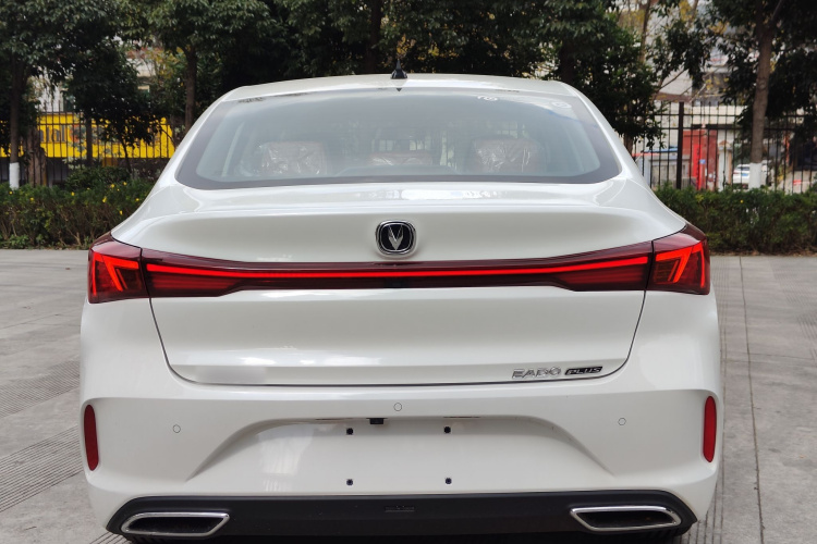 长安 逸动 2025款 PLUS 1.4T 双离合高能版车身外观6004