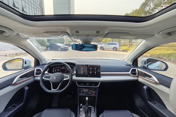 大众 途岳 2024款 300TSI 两驱满月版中控内饰7009