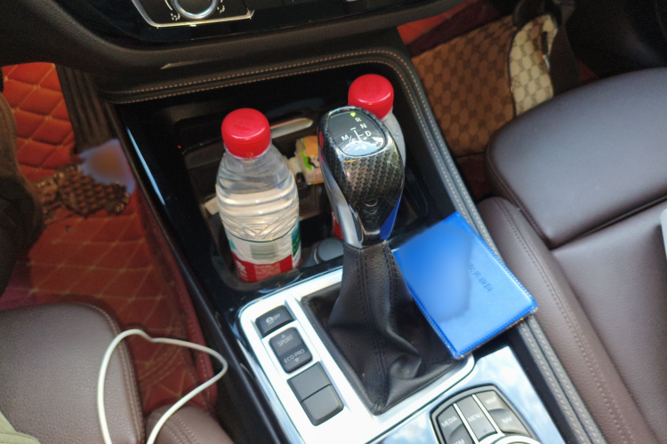 宝马1系 2019款 120i 领先型M运动套装局部细节18