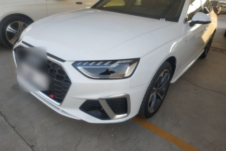 奥迪A4L 2025款 200万辆悦享版 40 TFSI 时尚动感型