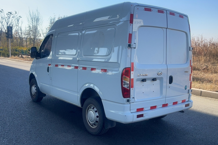 上汽大通MAXUS 新途V80 2021款 2.0T 手动经典城配王短轴超低顶3座车身外观6006