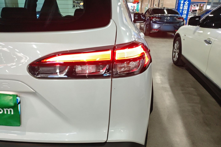 丰田 锋兰达 2022款 2.0L CVT豪华PLUS版车身外观6006