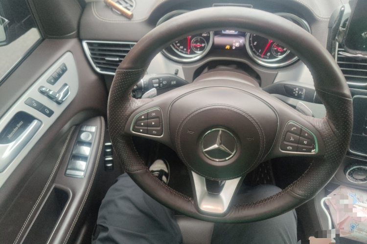 奔驰GLS 2018款 GLS 320 4MATIC中控内饰13