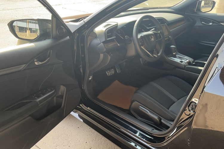 本田 思域 2021款 HATCHBACK 220TURBO CVT潮酷控中控内饰7002