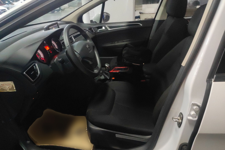 标致308 2014款 乐享版 经典 1.6L 手动风尚型局部细节19