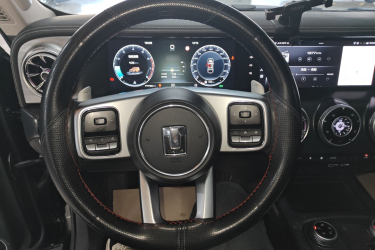 坦克300 2023款 越野版 2.0T 挑战者中控内饰13