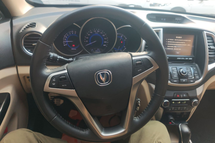 长安 逸动 2015款 1.6L 自动豪华型中控内饰13