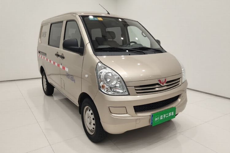 五菱汽车 五菱荣光 2019款 1.2L S 厢式运输车标准型5座车身外观3