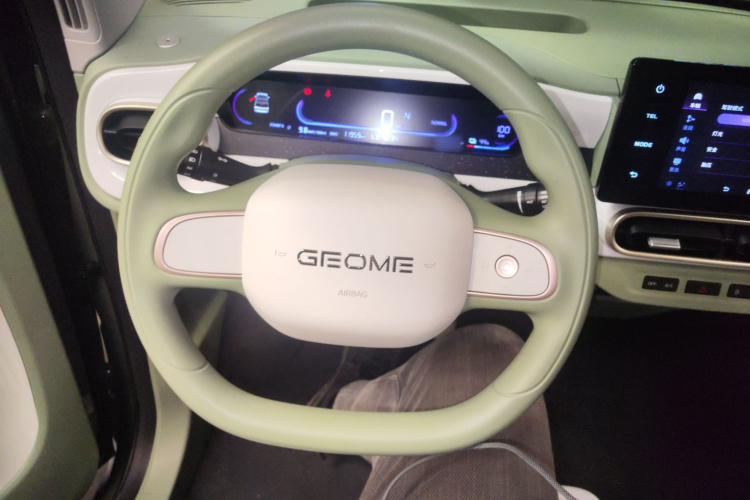 吉利银河 2025款 210km 熊猫骑士中控内饰13