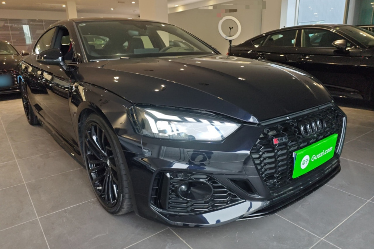 奥迪RS 5 2023款 RS 5 2.9T Sportback 黑曜版车身外观3