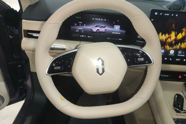 鸿蒙智行 问界M5 2025款 增程   Ultra 四驱版中控内饰13