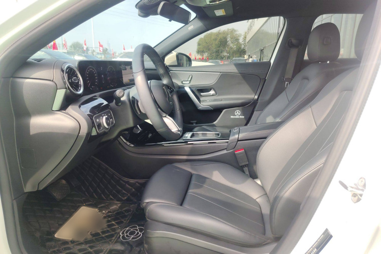 奔驰A级 2023款 A 180 L局部细节19