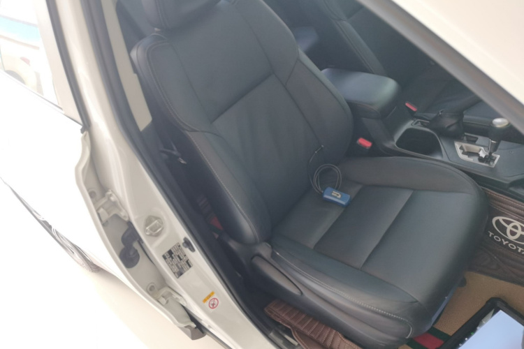 丰田 RAV4荣放 2015款 2.5L 自动四驱精英版局部细节41