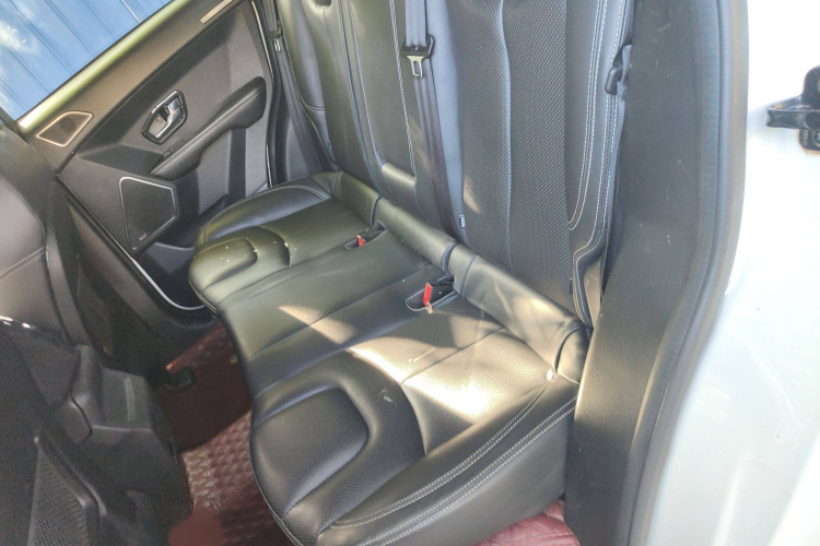 陆风X7 2016款 2.0T 全景尊贵版中控内饰7004