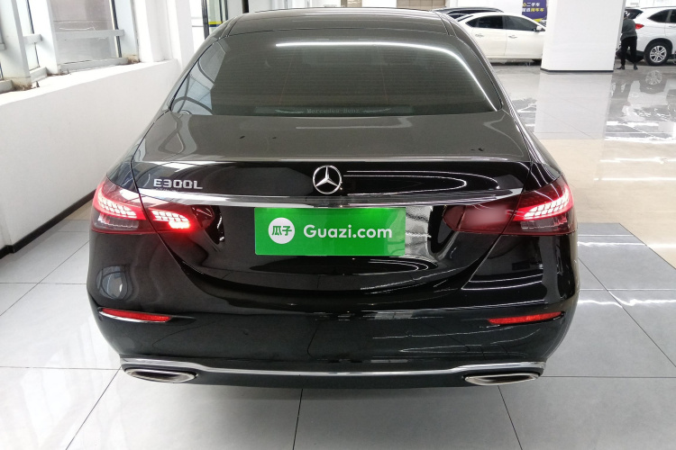 奔驰E级 2022款 改款 E 300 L 豪华型车身外观6