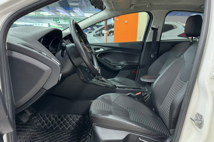 福特 福克斯 2015款 三厢 EcoBoost 125 自动超能风尚型车身外观6004