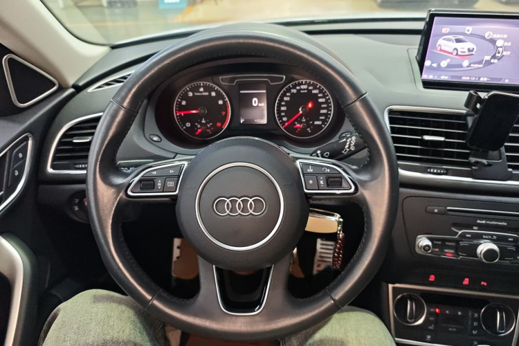 奥迪Q3 2018款 30周年年型 35 TFSI 时尚型中控内饰13