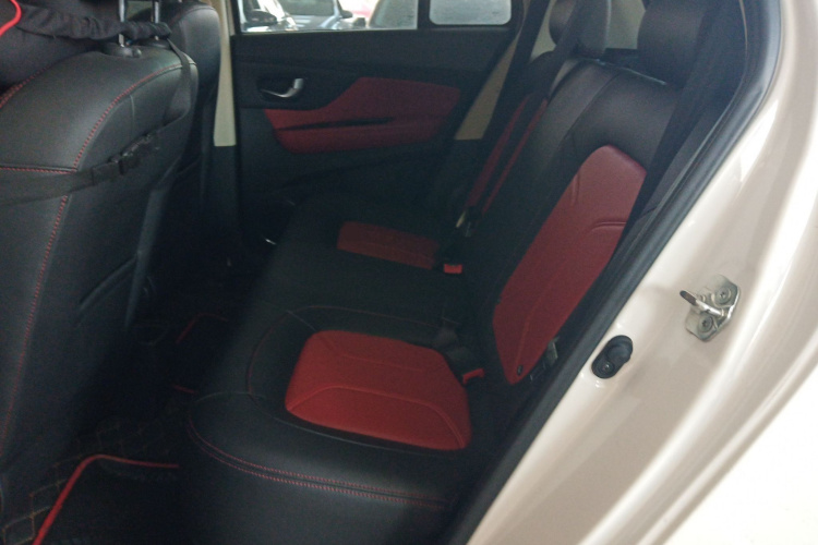 哈弗H1 2016款 改款 蓝标 1.5L AMT豪华型中控内饰7004