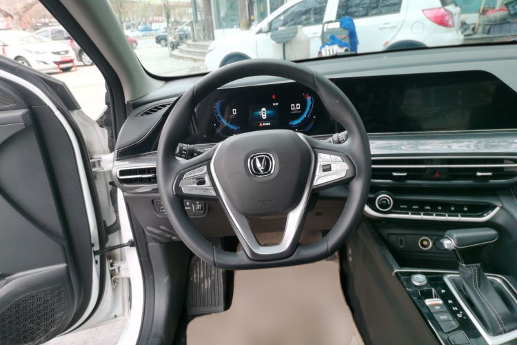 长安 逸动 2020款 PLUS 蓝鲸NE 1.4T GDI DCT尊贵型中控内饰13