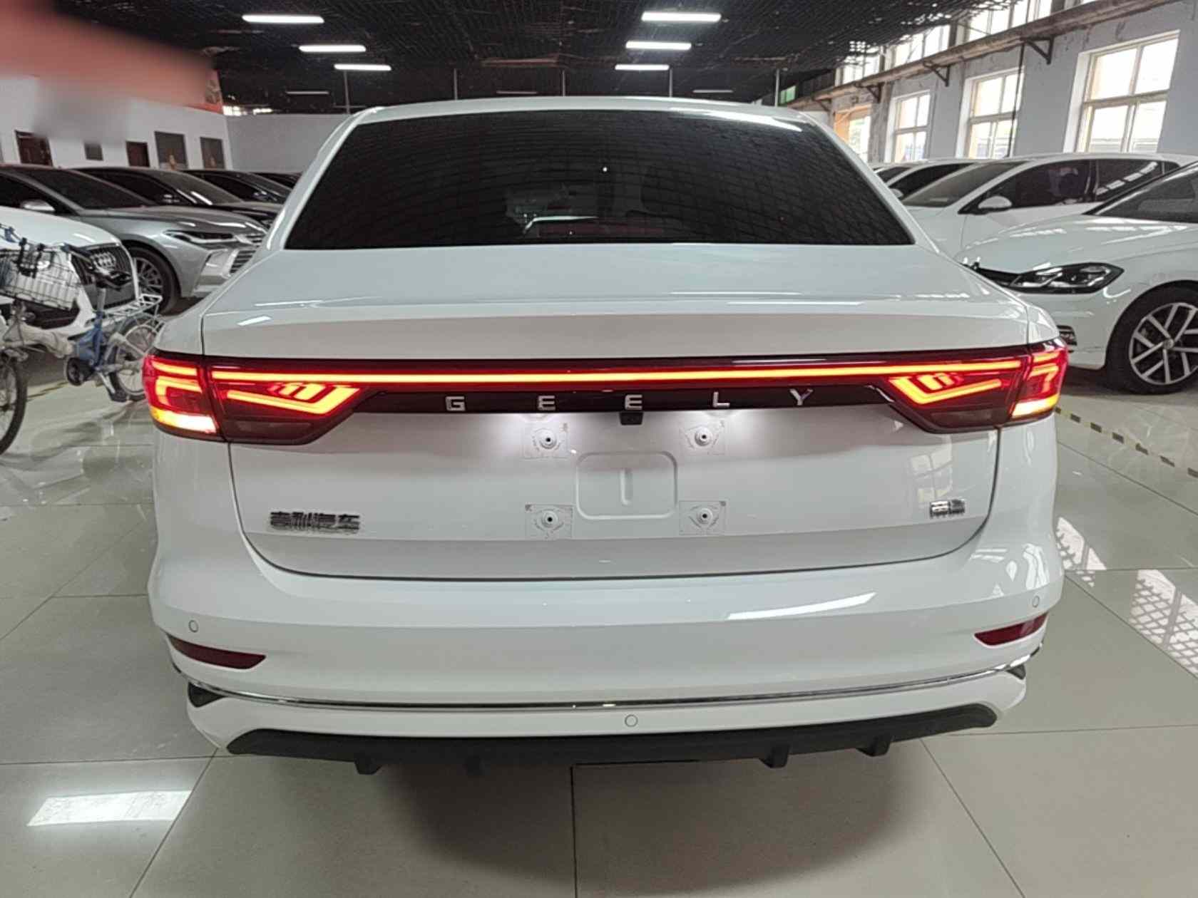 吉利汽车 帝豪 2026款 第4代 400万纪念款 1.5L CVT超越型(3)