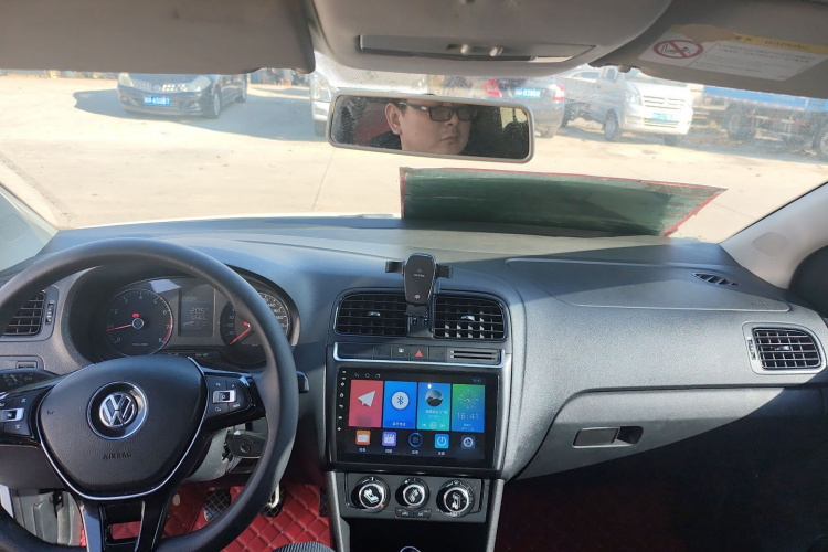 大众 Polo 2014款 1.4L 手动风尚版中控内饰12