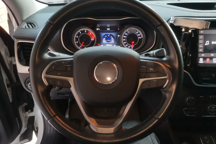 Jeep 自由光 2019款 2.0T 两驱智享版 国VI中控内饰13