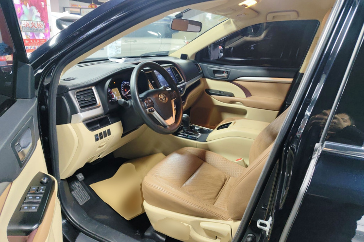 丰田 汉兰达 2017款 3.5L 四驱精英版 7座中控内饰20