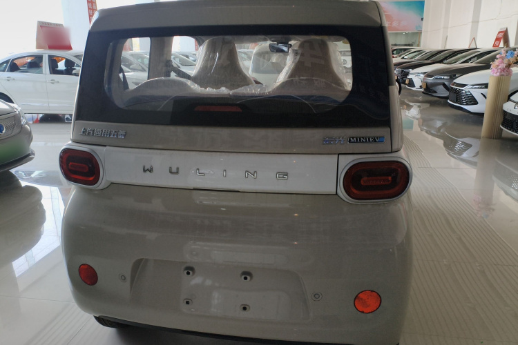 五菱汽车 宏光MINIEV 2024款 第三代 215km 青春版车身外观6