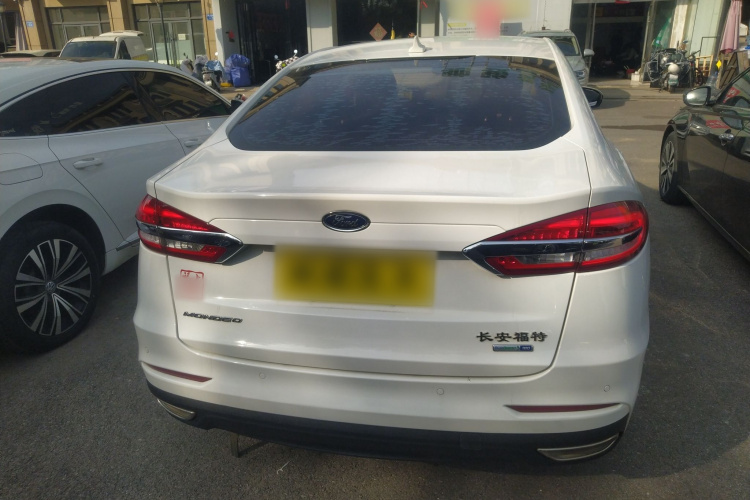 福特 蒙迪欧 2020款 EcoBoost 180 时尚型车身外观6
